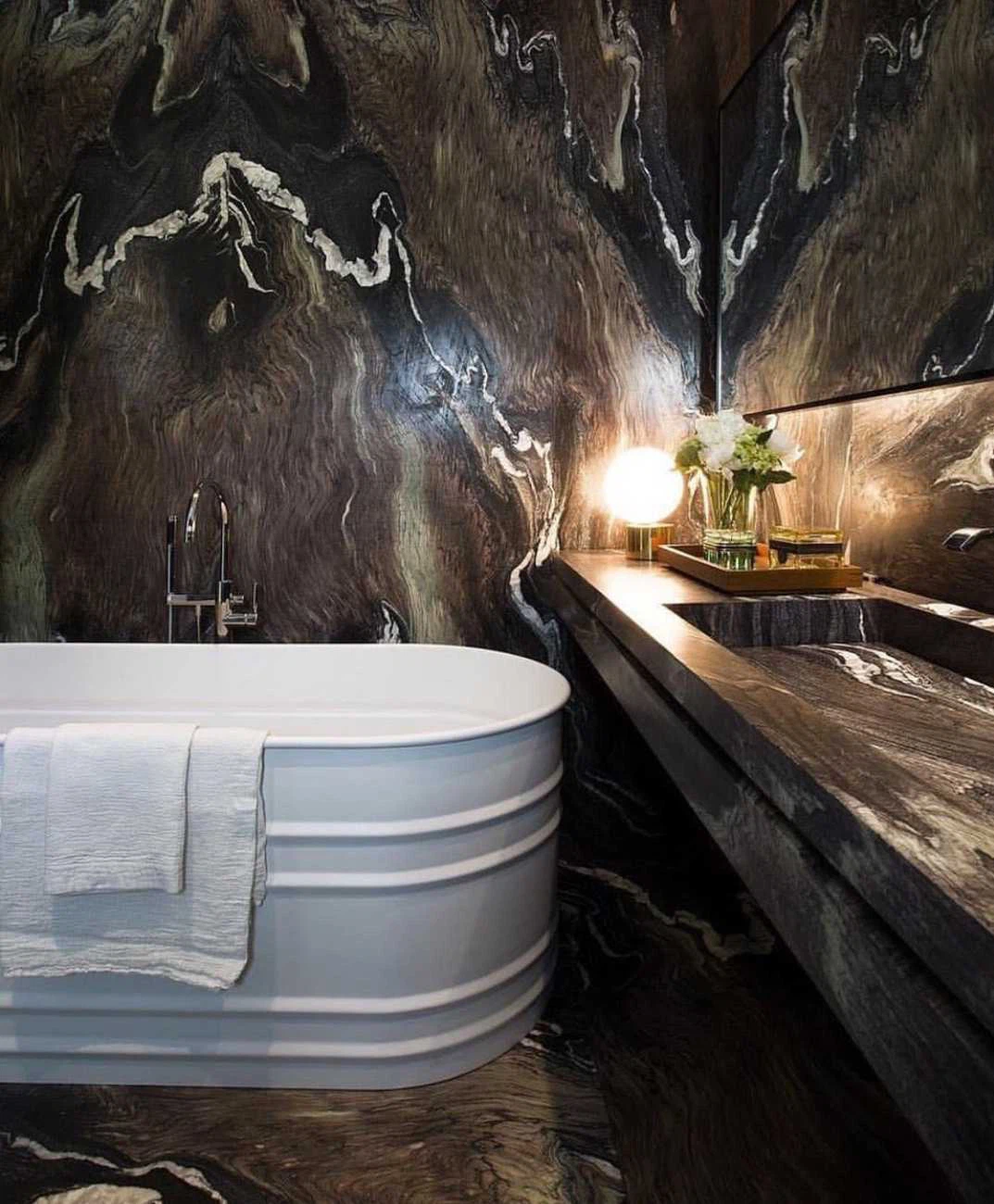 Cipollino Ondulato marble for bathroom
