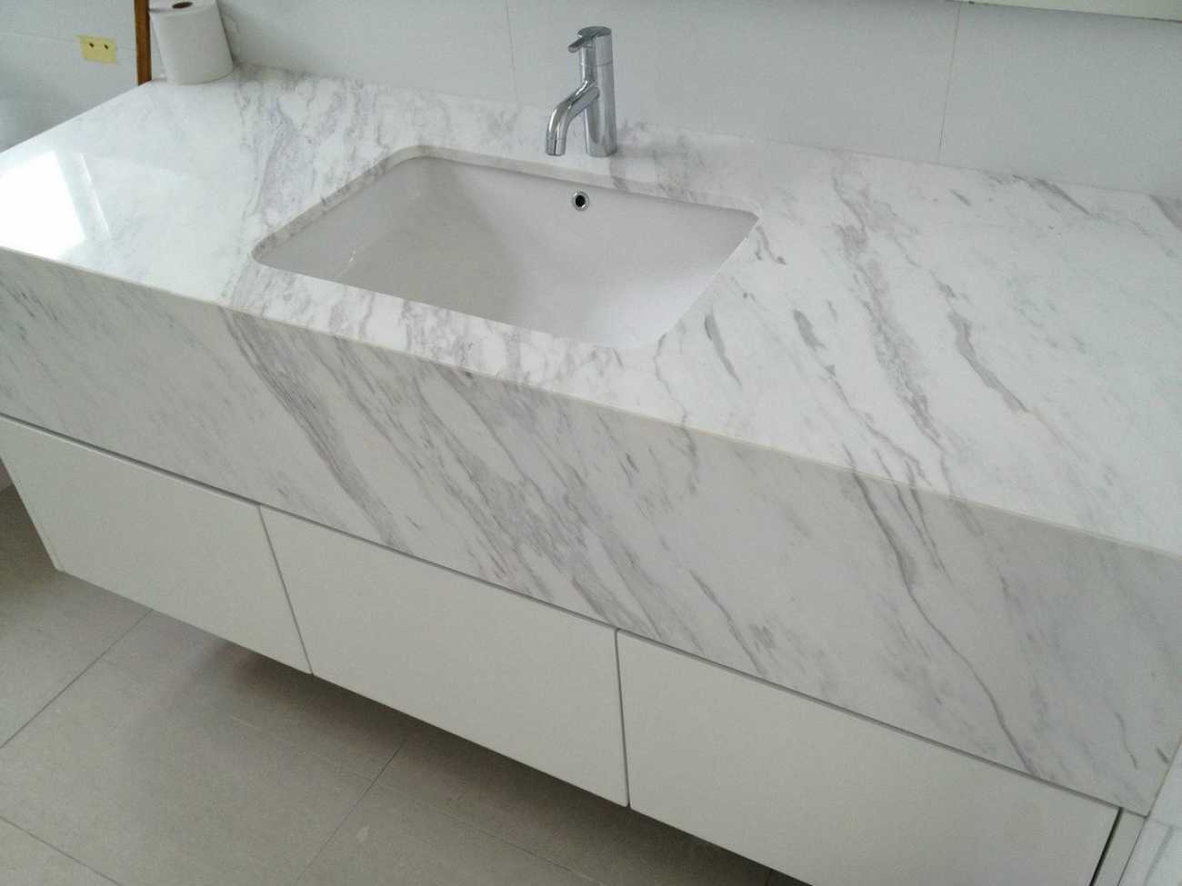 Volakas marble vanity.jpg Volakas marble vanity.jpg
