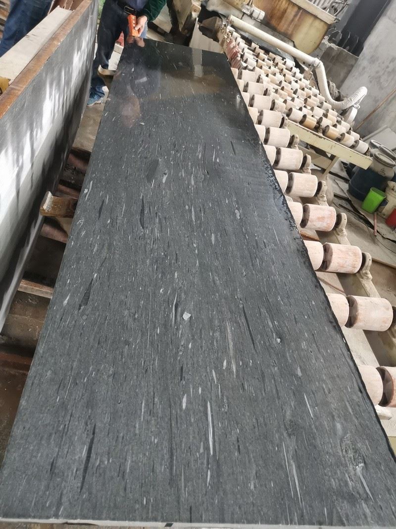 Vals Gneiss big slabs.jpg Vals Gneiss big slabs.jpg