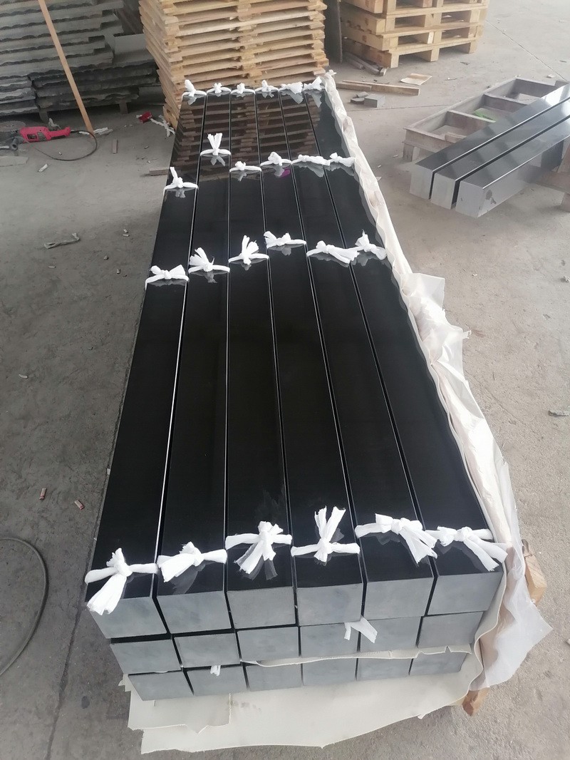 Jet Black square kerbs.jpg Jet Black square kerbs.jpg