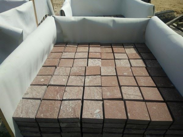 Porphyry Cobble On Mesh