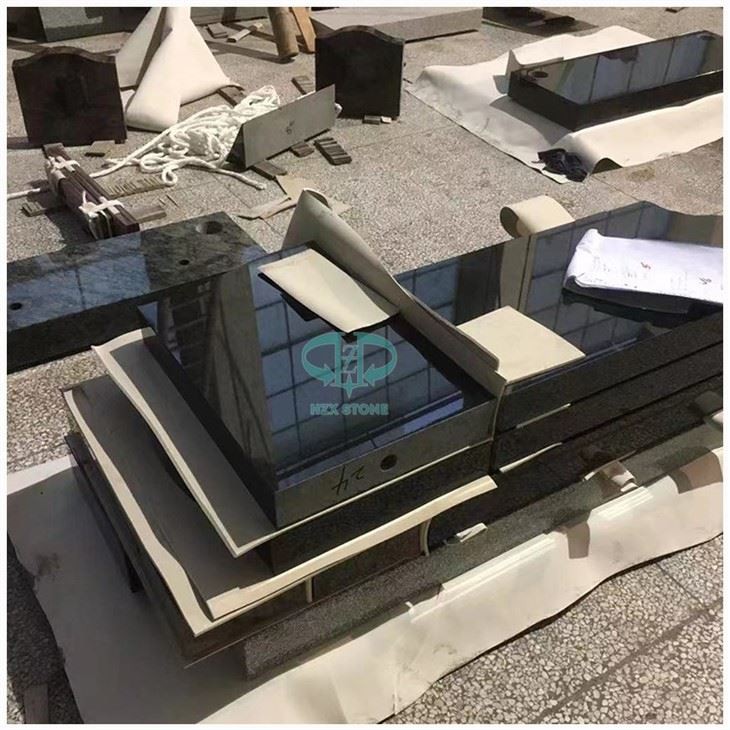 Black Granite Stone Tombstone